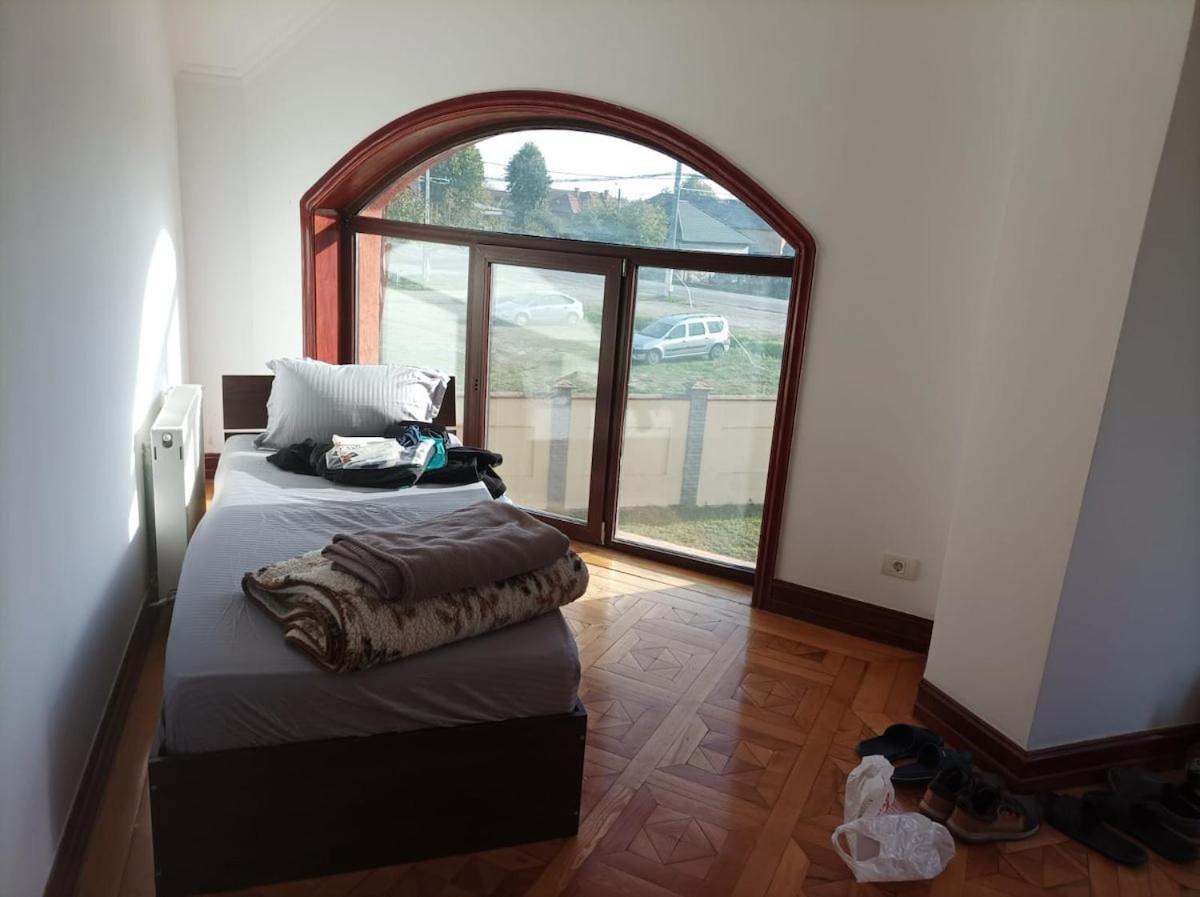 Casa De Vacanta Târgu Jiu エクステリア 写真