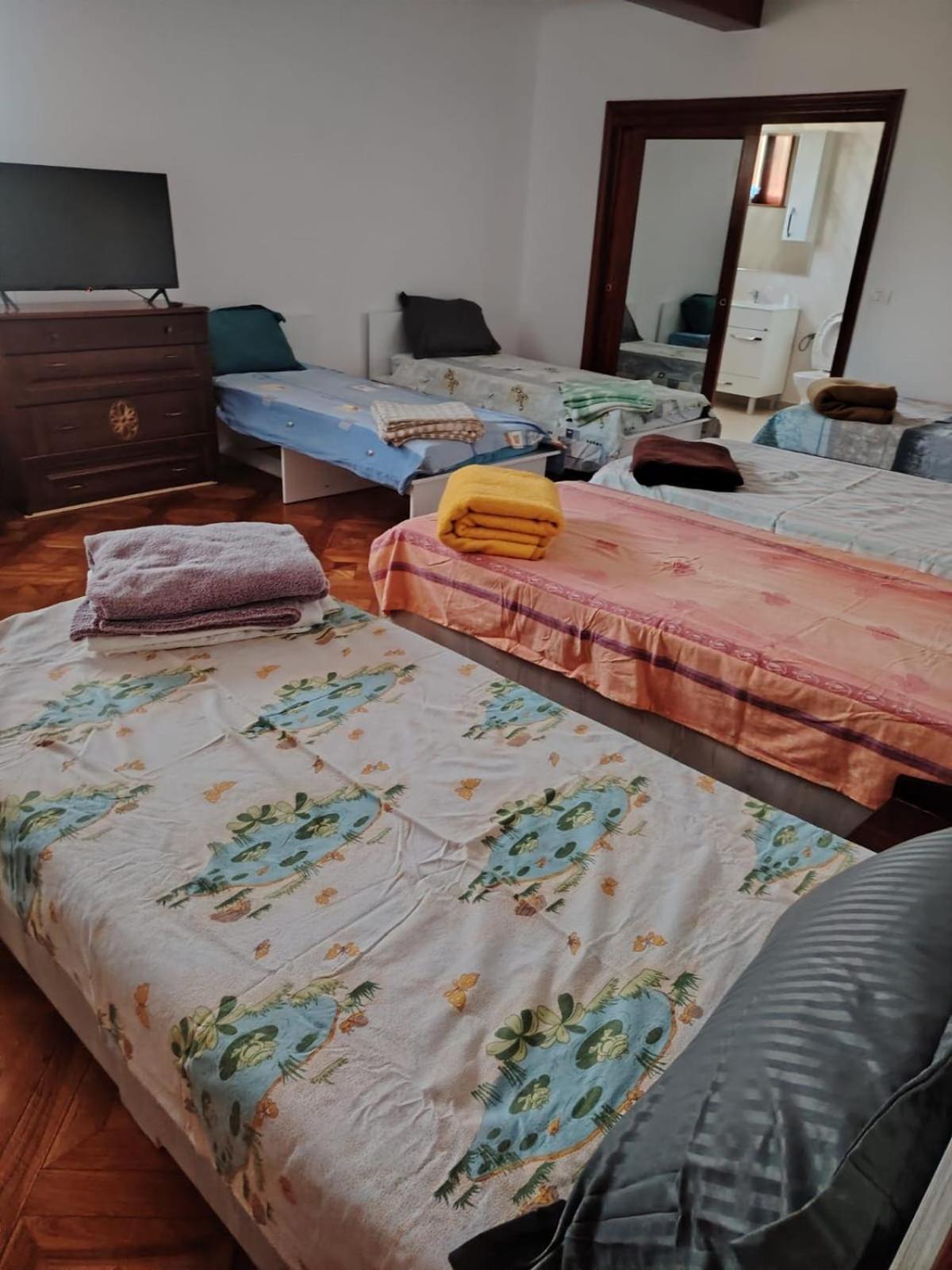 Casa De Vacanta Târgu Jiu エクステリア 写真